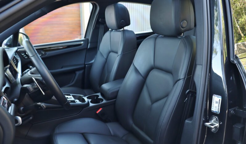 
								Porsche Macan T full									