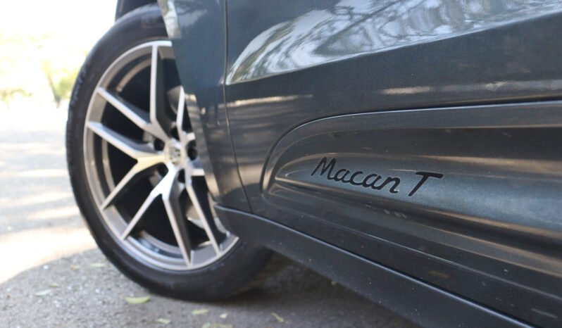 
								Porsche Macan T full									