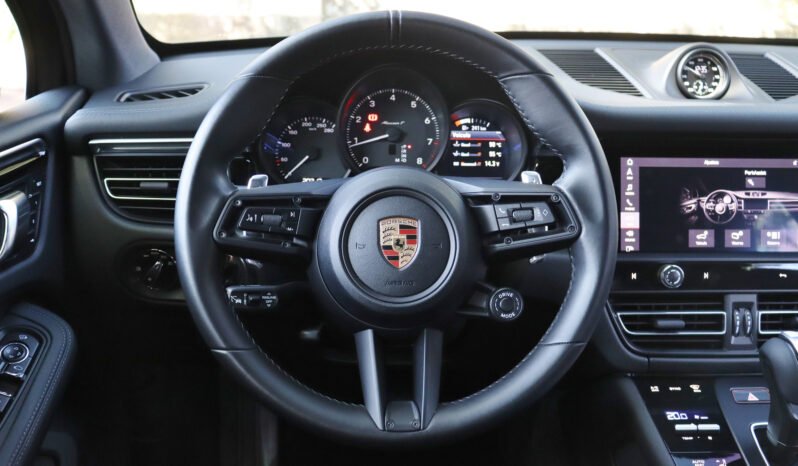 
								Porsche Macan T full									