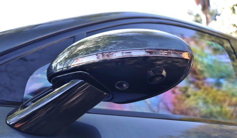 
								Porsche Macan T full									
