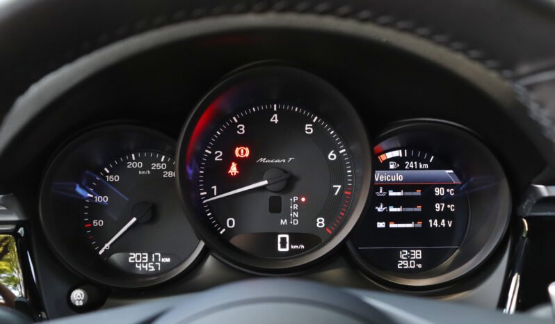 
								Porsche Macan T full									