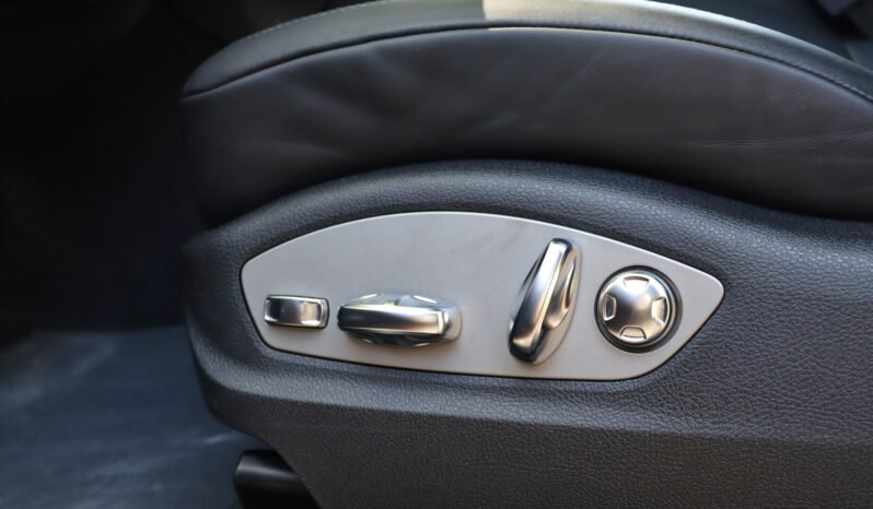 
								Porsche Macan T full									
