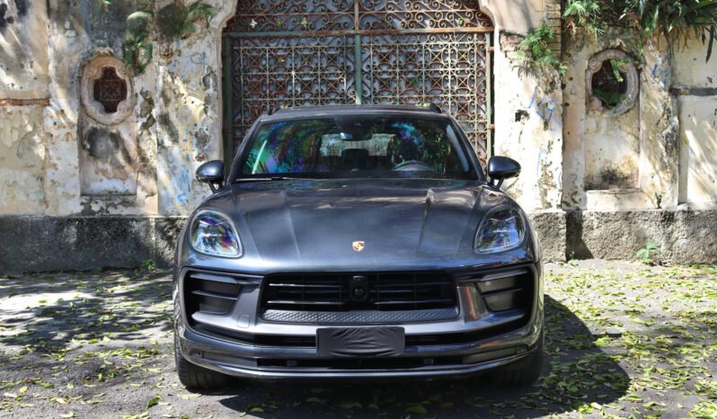 
								Porsche Macan T full									