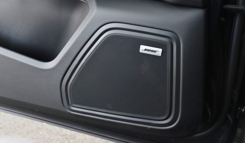 
								Porsche Macan T full									