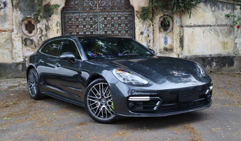
								Porsche Panamera 4 E-Hybrid Sport Turismo full									