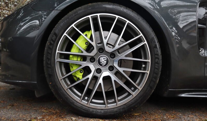 
								Porsche Panamera 4 E-Hybrid Sport Turismo full									