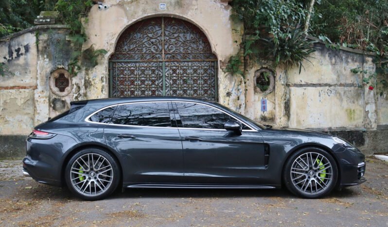 
								Porsche Panamera 4 E-Hybrid Sport Turismo full									