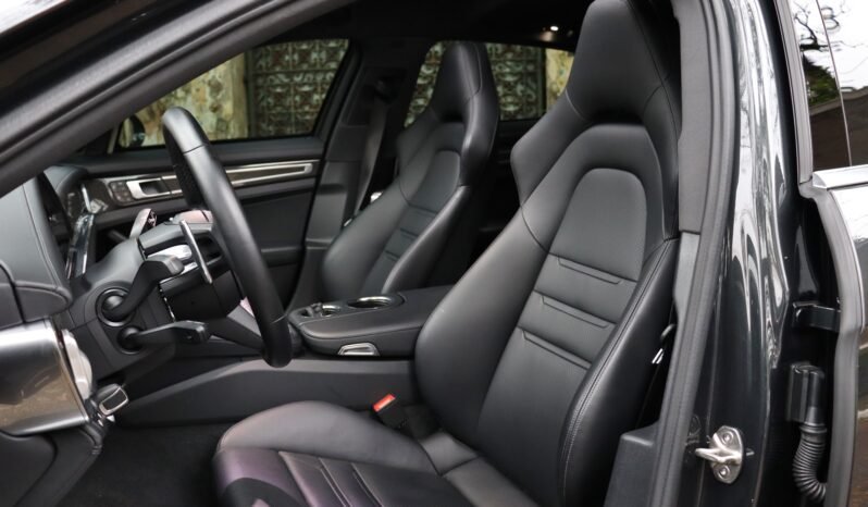 
								Porsche Panamera 4 E-Hybrid Sport Turismo full									