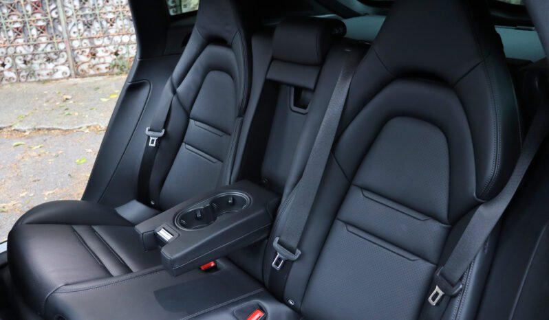 
								Porsche Panamera 4 E-Hybrid Sport Turismo full									