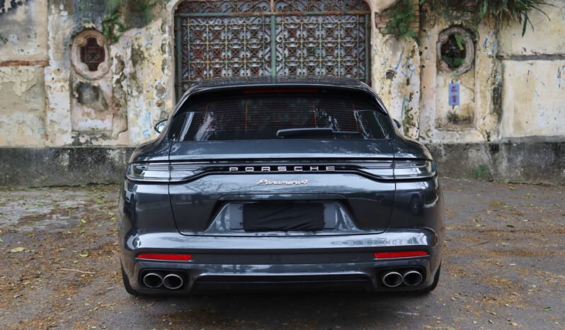 
								Porsche Panamera 4 E-Hybrid Sport Turismo full									