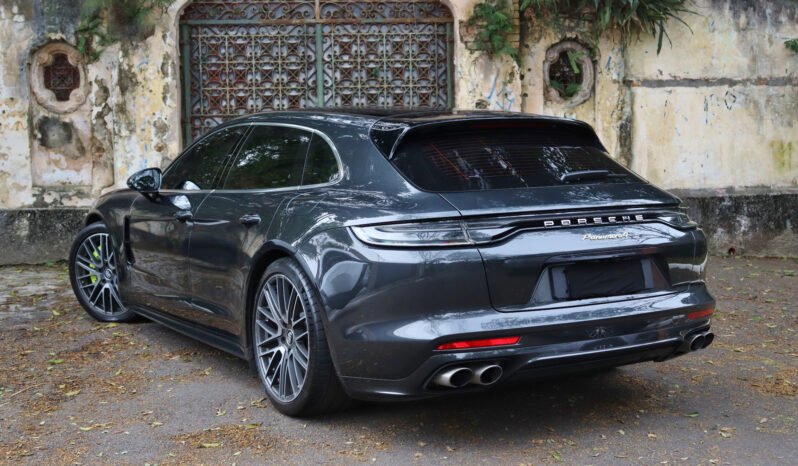 
								Porsche Panamera 4 E-Hybrid Sport Turismo full									