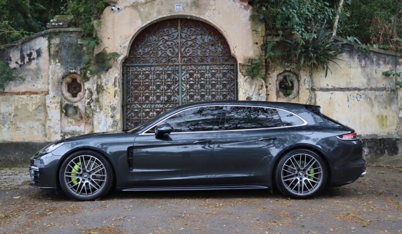 
								Porsche Panamera 4 E-Hybrid Sport Turismo full									
