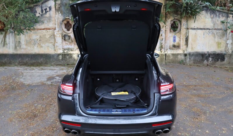 
								Porsche Panamera 4 E-Hybrid Sport Turismo full									